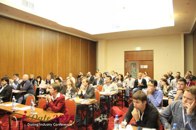 A Audiência da primeira Conferência da Indústria de Internet Dating em Moscou (2011)